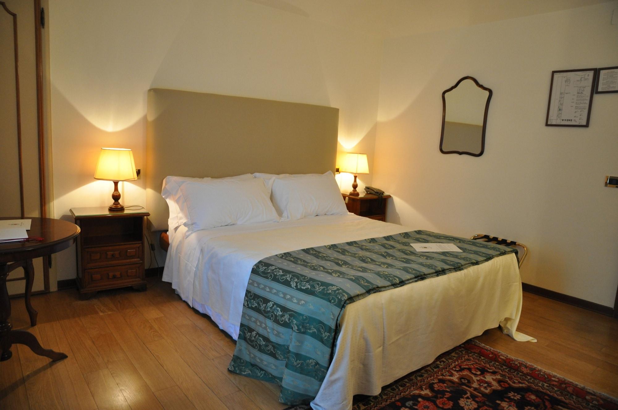 Hotel Villa Condulmer Мольяно-Венето Экстерьер фото A guest room at the hotel