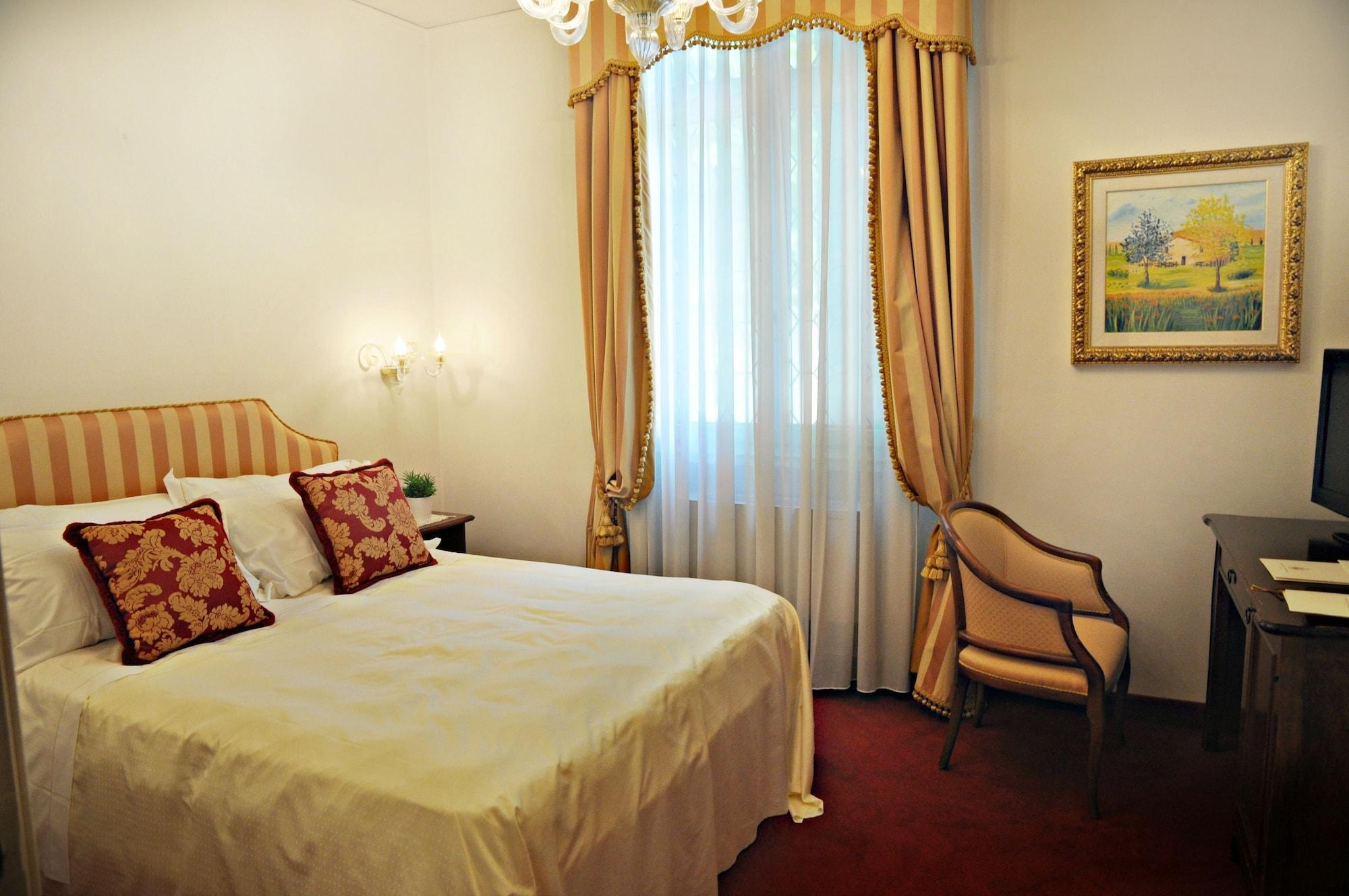 Hotel Villa Condulmer Мольяно-Венето Экстерьер фото A room at the hotel