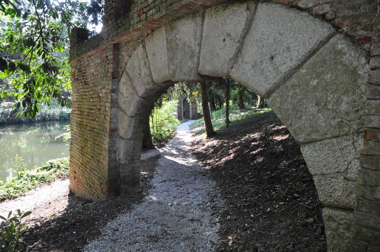 Hotel Villa Condulmer Мольяно-Венето Экстерьер фото The old bridge over the river