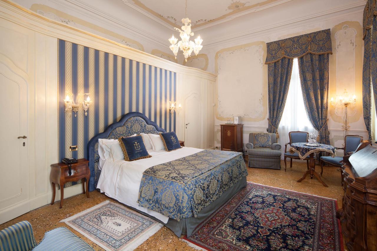 Hotel Villa Condulmer Мольяно-Венето Экстерьер фото A room at the hotel