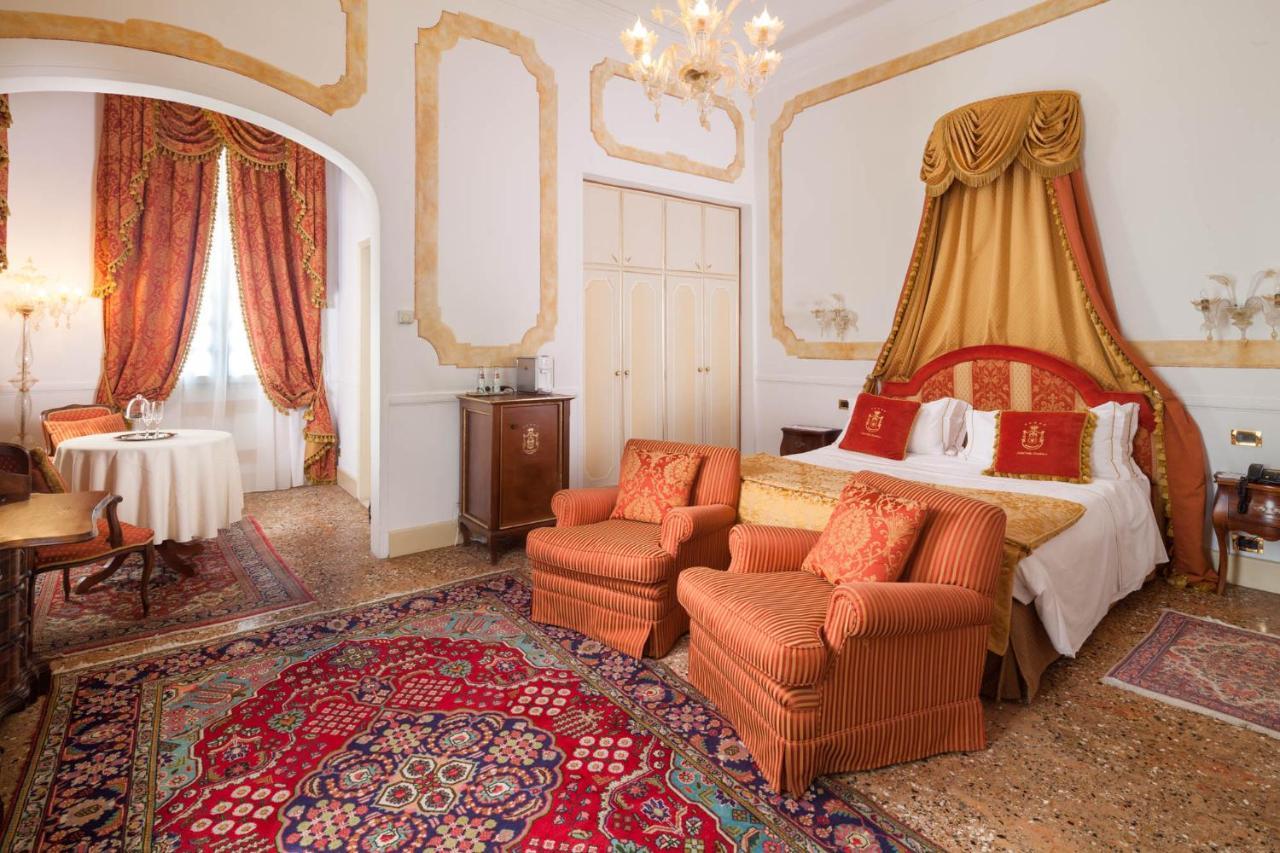 Hotel Villa Condulmer Мольяно-Венето Экстерьер фото A room at the hotel