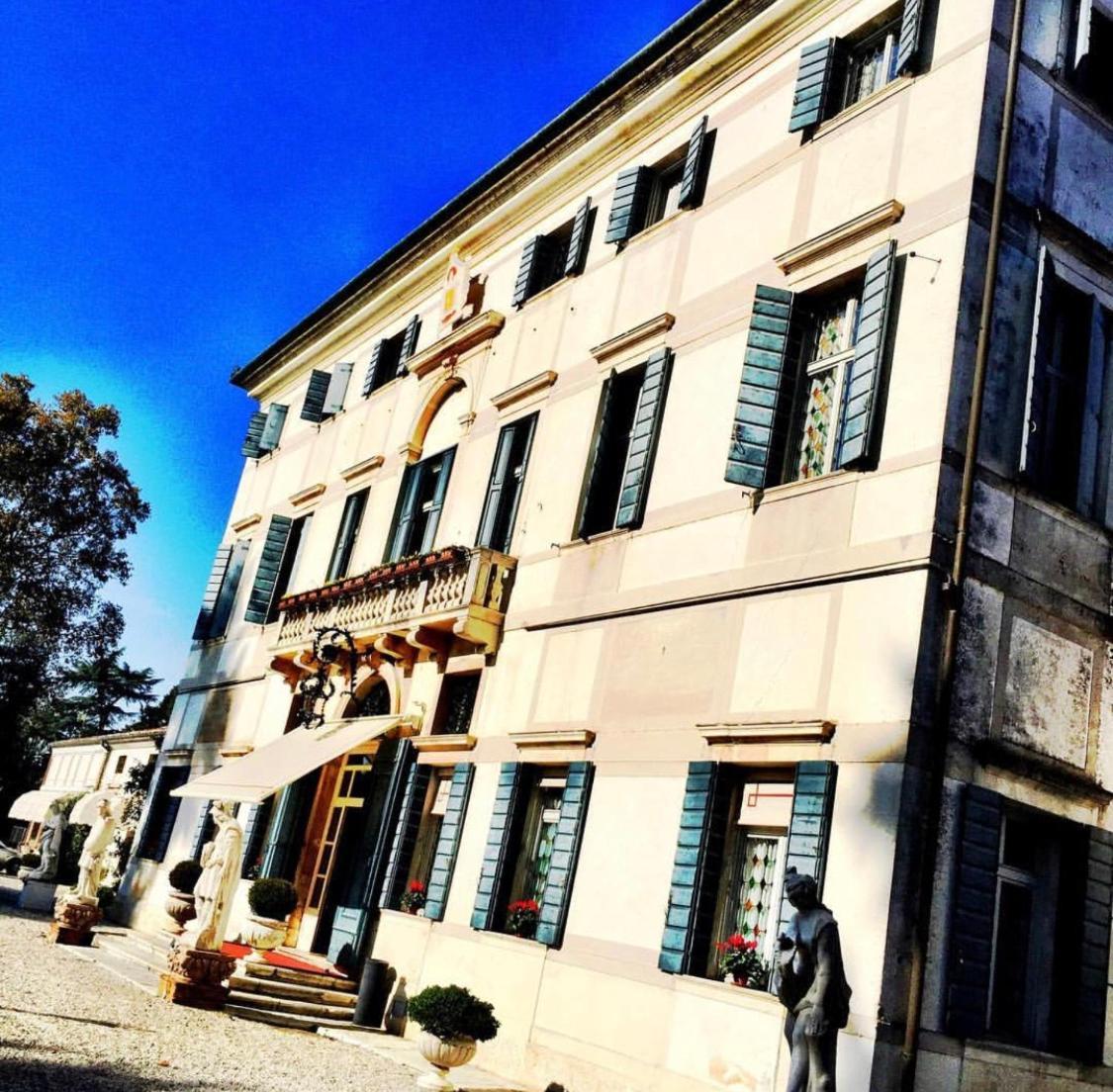 Hotel Villa Condulmer Мольяно-Венето Экстерьер фото The house of the poet in the town of San Vittore Olona