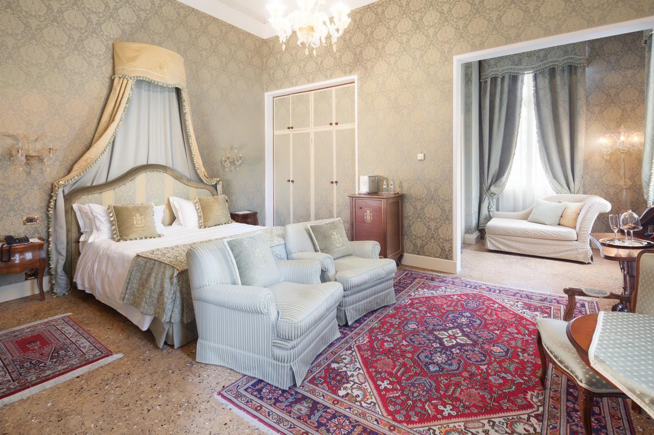 Hotel Villa Condulmer Мольяно-Венето Экстерьер фото A suite at the Hotel Excelsior